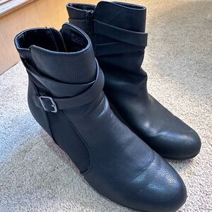 A2 by Aerosoles Black Boots Imitation Leather Zip Sides Buckle Detail Size 8M